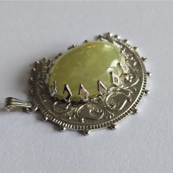 Vintage crescent moon pendant silver tone lemon yellow stone eclipse - Picture 9 of 10